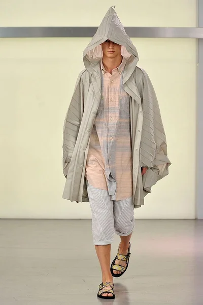 Look 32